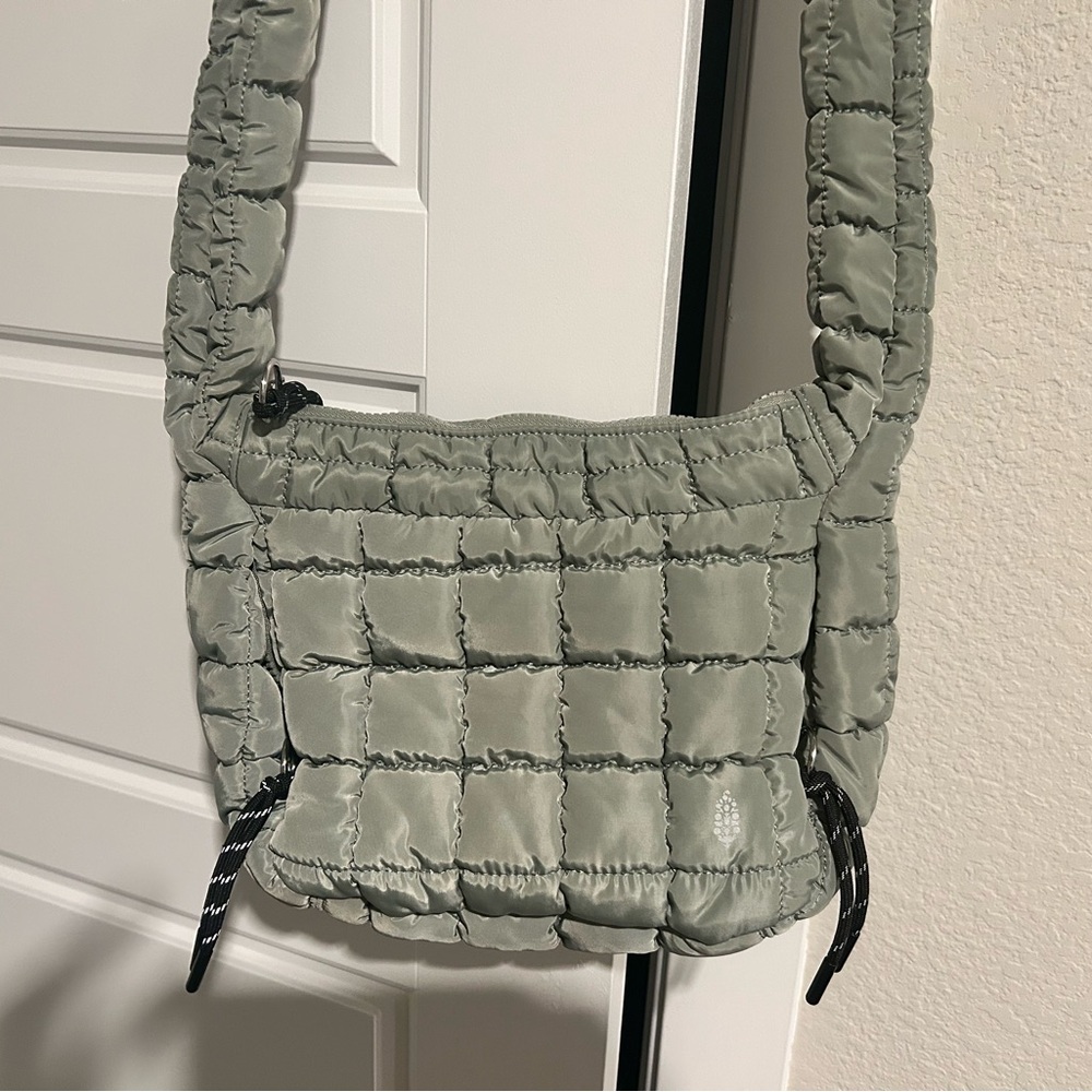 FP Movement Quilted Carryall Sling
Sage Baby Gym Bag Free People
Stone Green - Picture 4 of 5